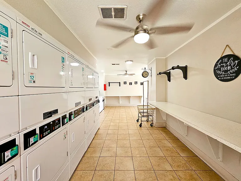 Parklane Apartments — Photo 36