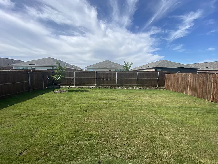 917 Shady Oaks Dr — Photo 17