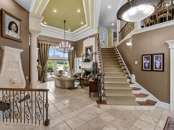 3rd image of 8747 Monaco Cir
