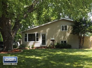 1724 Queens Ct, Carpentersville, IL 60110
