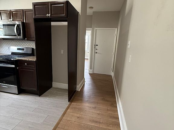 3rd image of 1013 Jefferson Ave #2C