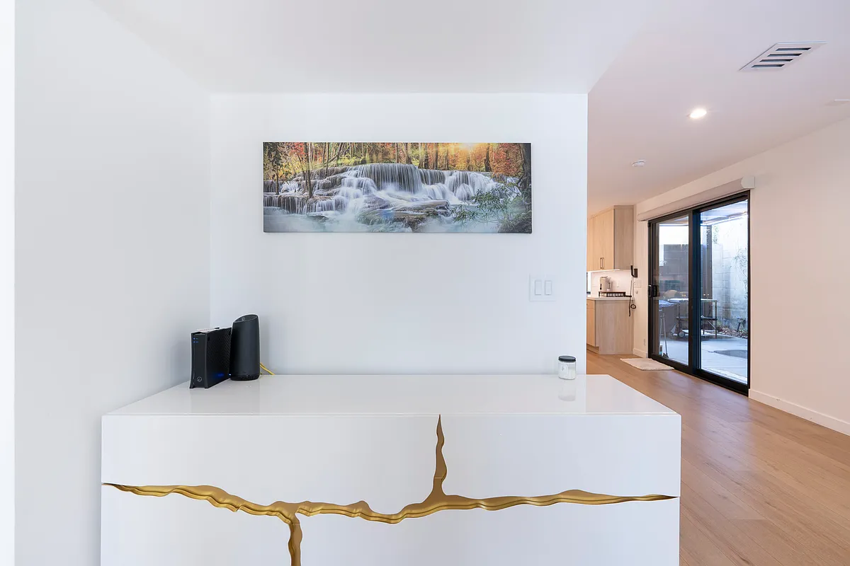 Building Photo - 2450 Coldwater Canyon Dr