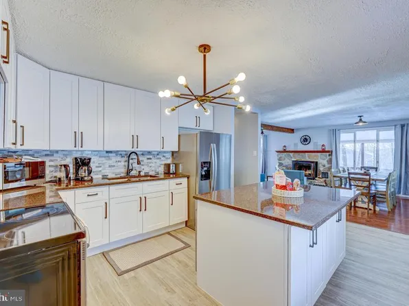 143 Cathleen Dr, East Stroudsburg, PA 18302