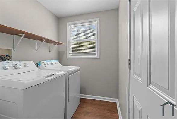3427 Ravenwood Ave — Photo 2