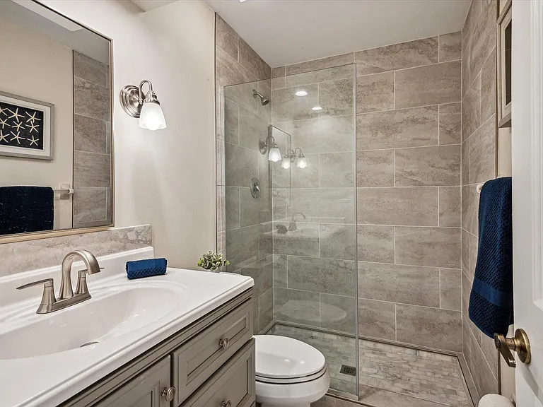 5750 Coach House Cir #G — Photo 14