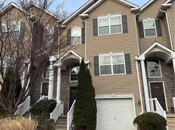 2242 Rising Hill Rd, Whitehall, PA 18052