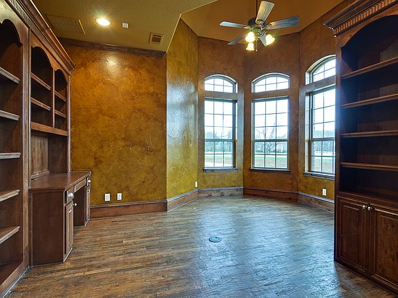 2nd image of 2200 Lakeview Blvd