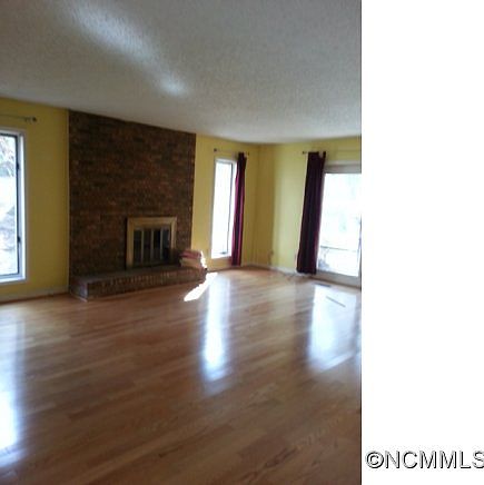 2nd image of 21 Pebble Creek Dr