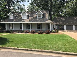 303 Laurel Oak Dr, Muscle Shoals, AL 35661