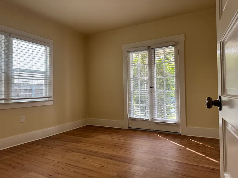 428 N Jackson St — Photo 3