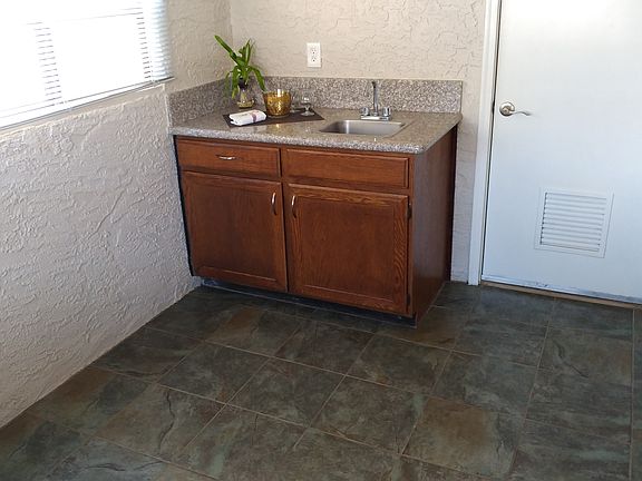 Enclosed patio/wet bar