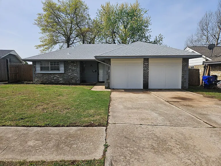1428 Princeton Cir — Photo 1