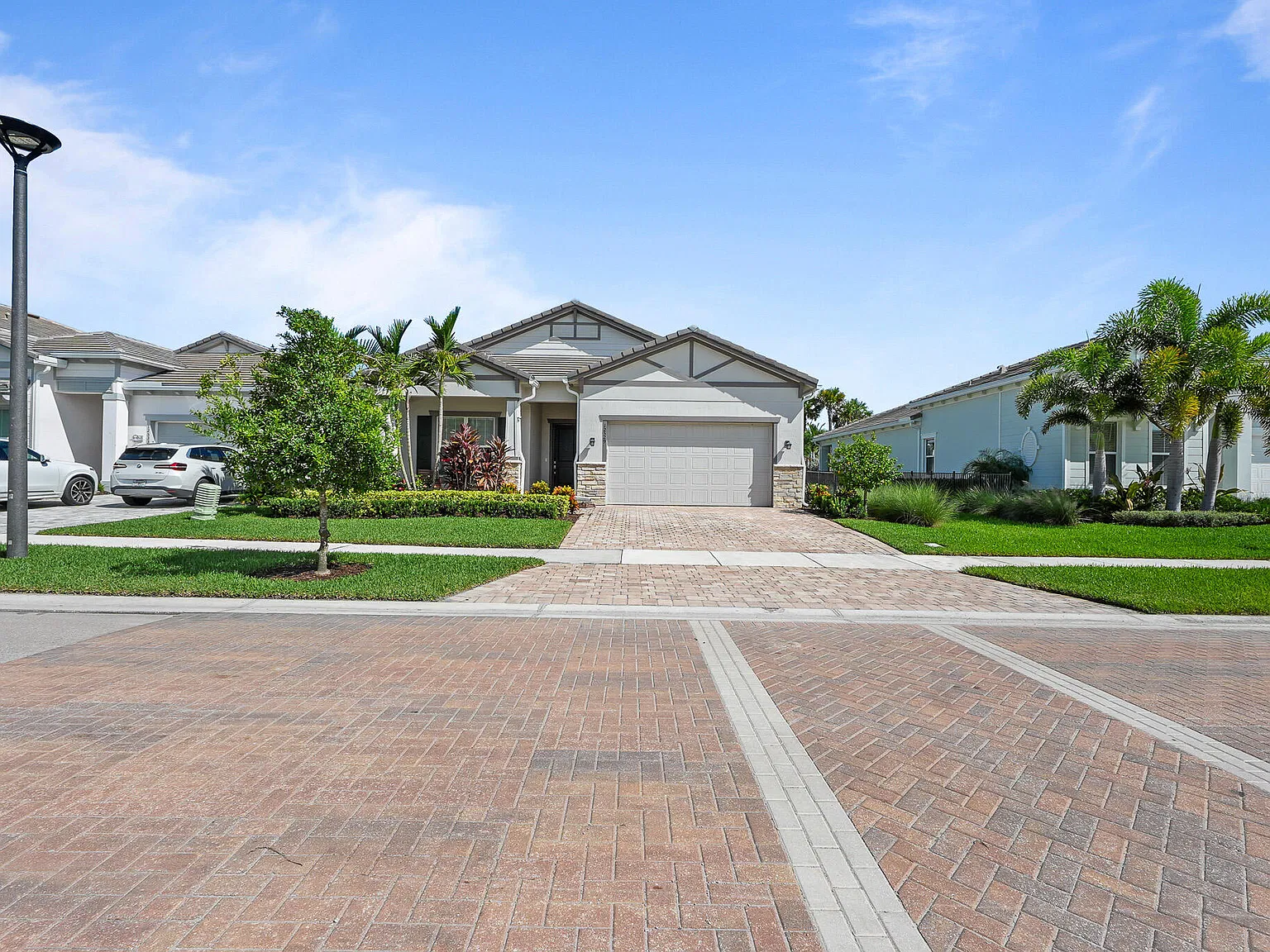 3 bed, 2.0 bath, 2184 sqft, $4,750 — Photo 3