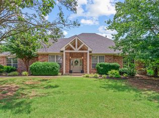 1932 N Hartford Dr, Fayetteville, AR 72701