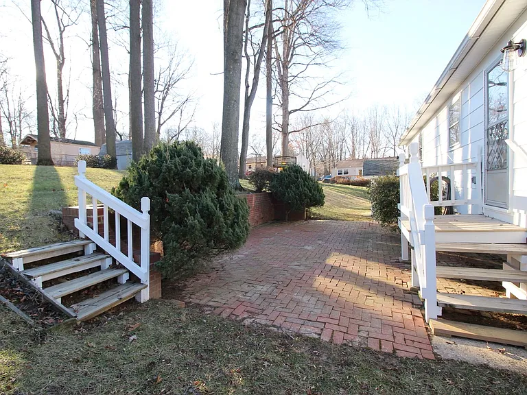 316 Patrick St SW — Photo 30