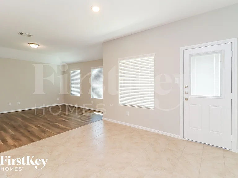 704 Walls Blvd — Photo 3