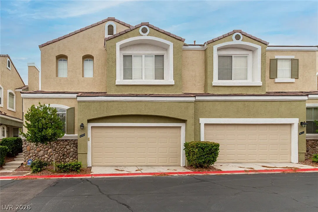 3 bed, 2.5 bath, 1732 sqft, $2,145 — Photo 1