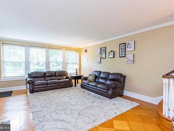 5th image of 3219 Stanwood St