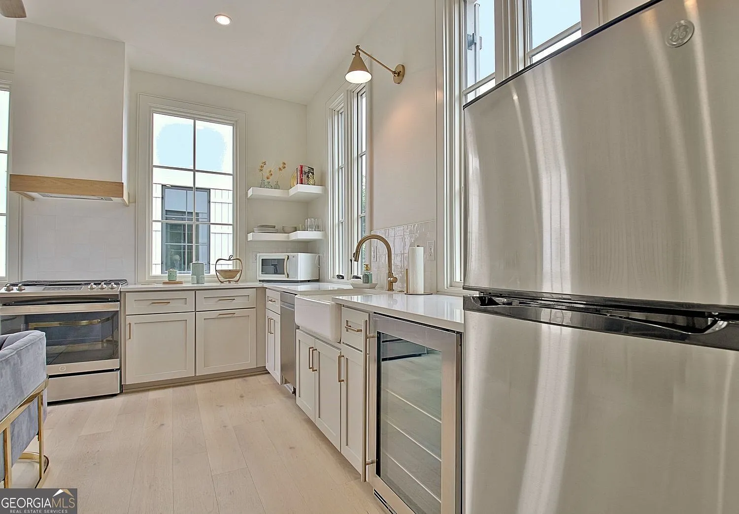 2 bed, 2.0 bath, 950 sqft, $4,000 — Photo 3