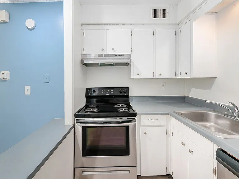 111 N Chestnut Dr — Photo 8