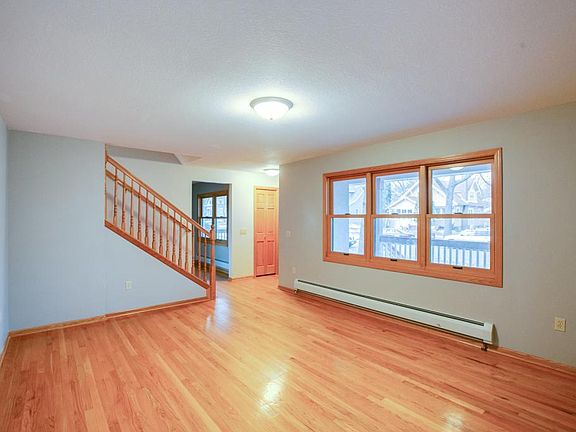 4th image of 1114 Argyle St