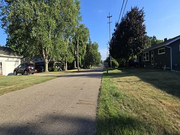 Exterior Neighborhood (street photo)