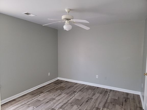4th image of 131 Keyport Ct #131