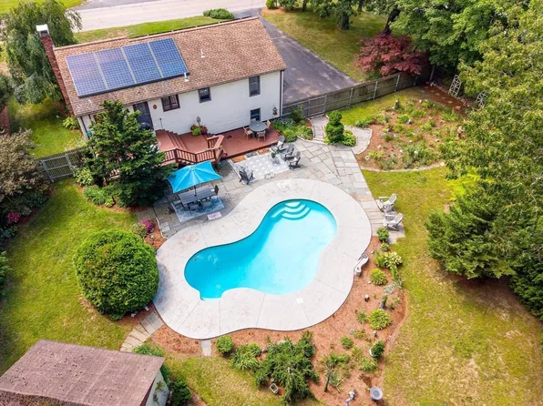 39 Elm St, Auburn, MA 01501