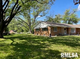 7 Waverly Ct, Davenport, IA 52804