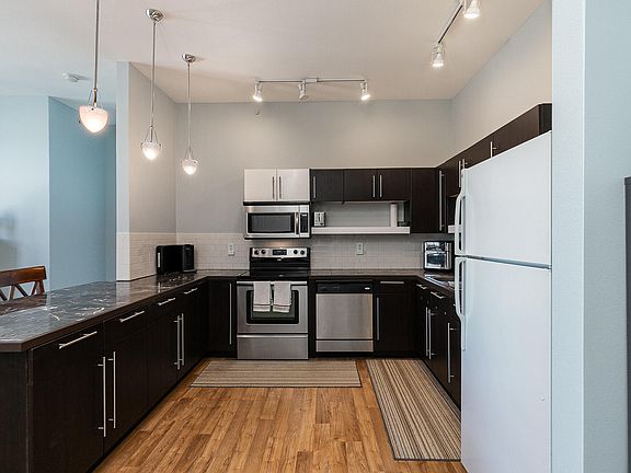 5th image of 623 W Walnut Street #408