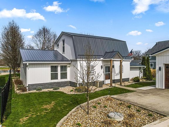 3rd image of 10256 Canoe Ln