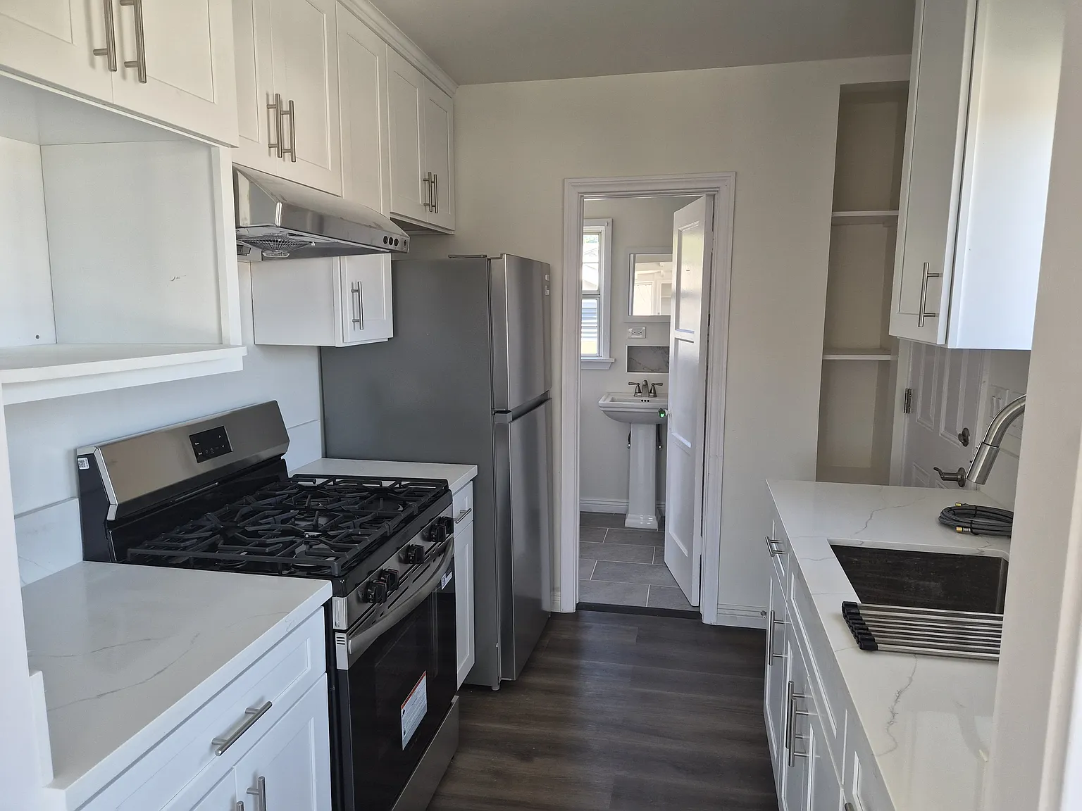 1 bed, 570 sqft, $2,595 — Photo 2