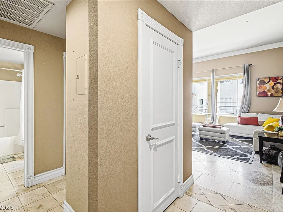 210 E Flamingo Rd #330