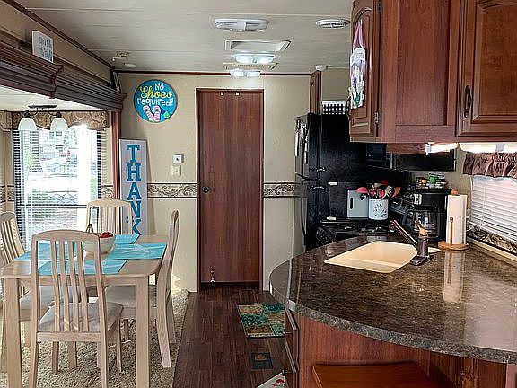 Kitchen /dining 