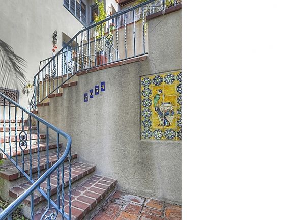 2nd image of 2054 N Las Palmas Ave