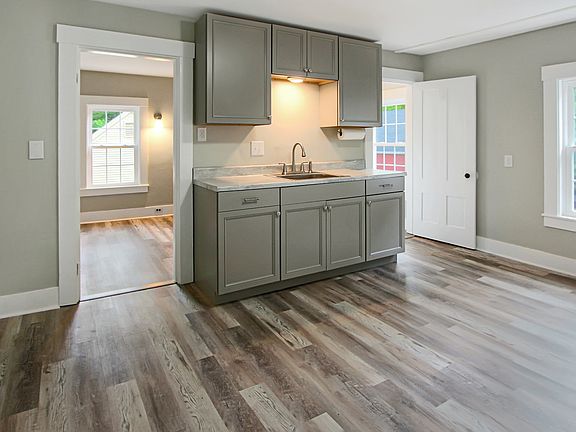 5th image of 35 Souhegan St