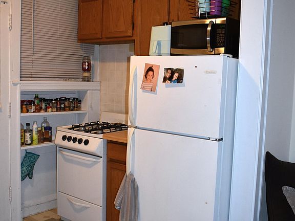 2nd image of 4220-26 N Clark St #4226-22