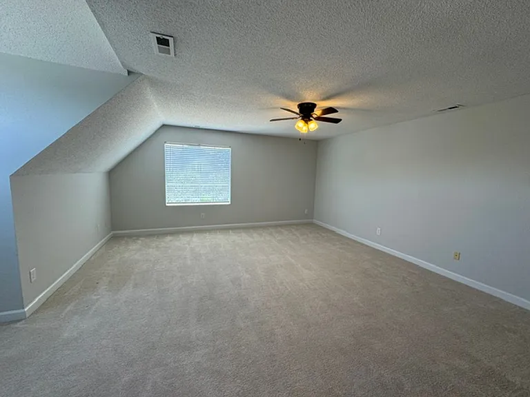 113 Ashton Ln — Photo 19
