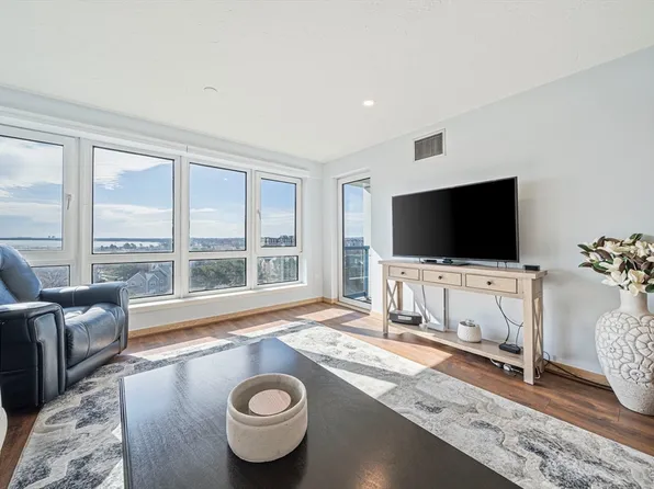 1001 Marina Dr APT 612, Quincy, MA 02171