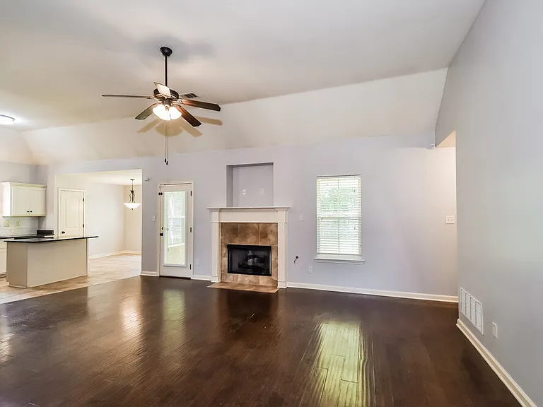 2639 Cherry Tree Dr — Photo 6