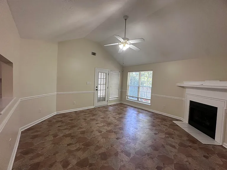 301 Hazelnut Dr — Photo 3