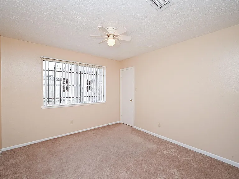 7918 Chancel Dr — Photo 18