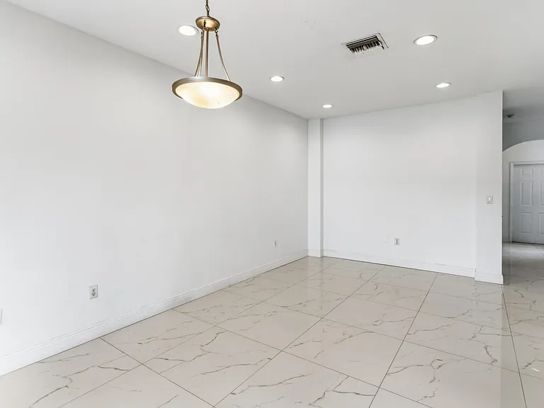 5056 SW 141st Ave — Photo 38