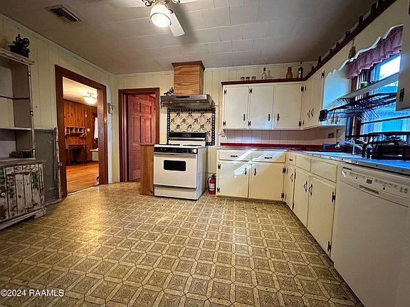 4th image of 115 Fallbrook Ave