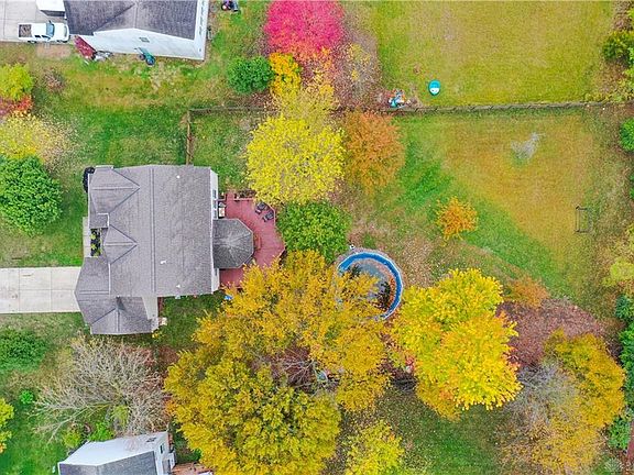 3rd image of 341 Wayside Dr