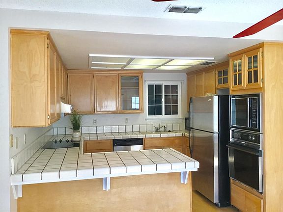 5th image of 1090 Windermere Ave