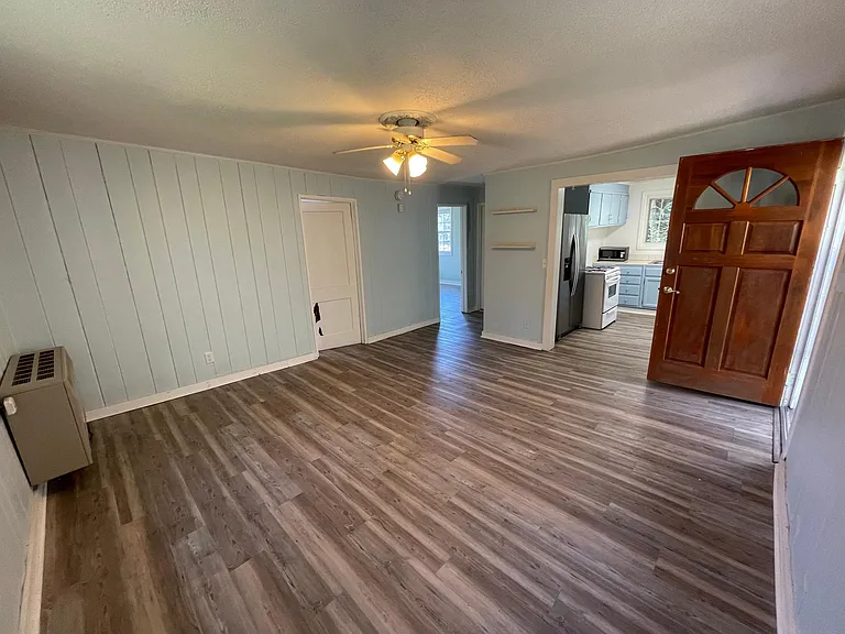 300 New Haw Creek Rd #B — Photo 4