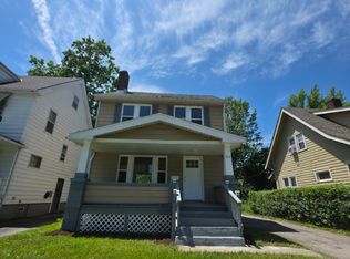 904 Yellowstone Rd, Cleveland Heights, OH 44121