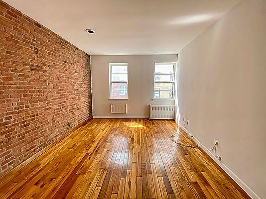 2nd image of 42 W 87th St #4R