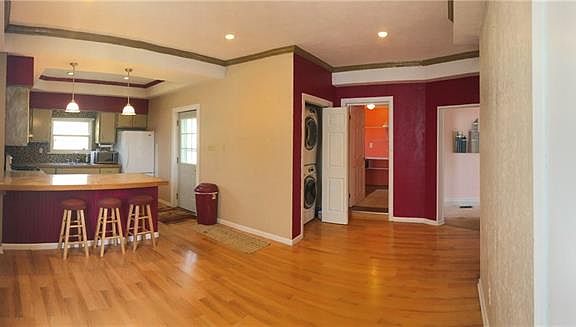 4th image of 131 Elm St